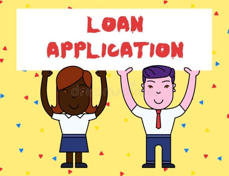 hymyileva henkilo tayttaa lainahakemusta