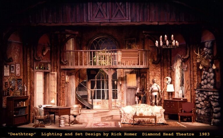 Missä Näytetään Vares Emma -teatteriesitys Suomessa 2 teatterin lavasteet ja valaistus lavalla