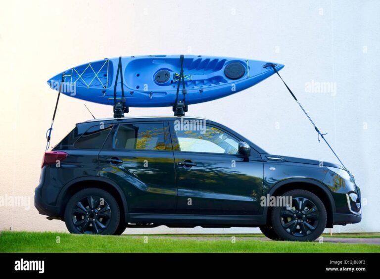 turvavaljailla varustettu auto katolla